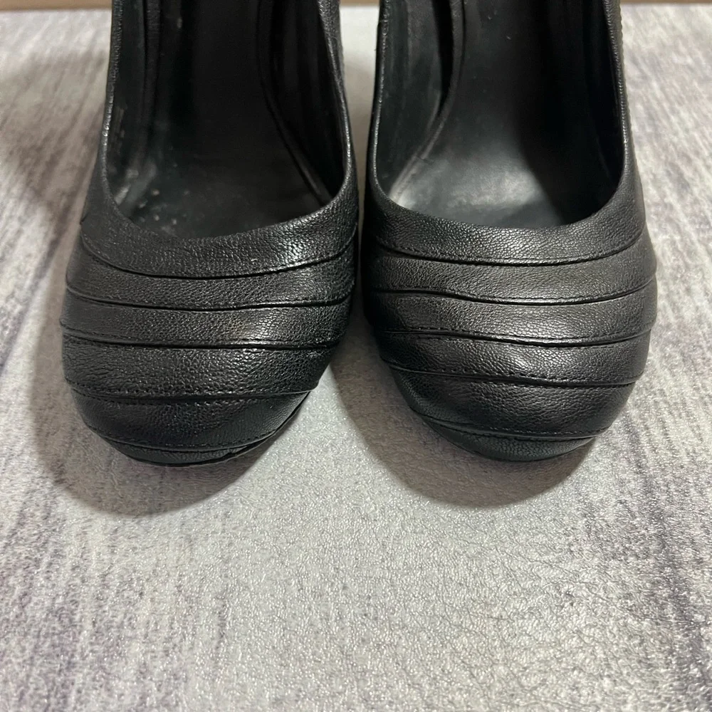 AUTHENTIC TORY BURCH HARTLEY HEELS SIZE 7.5M BLACK